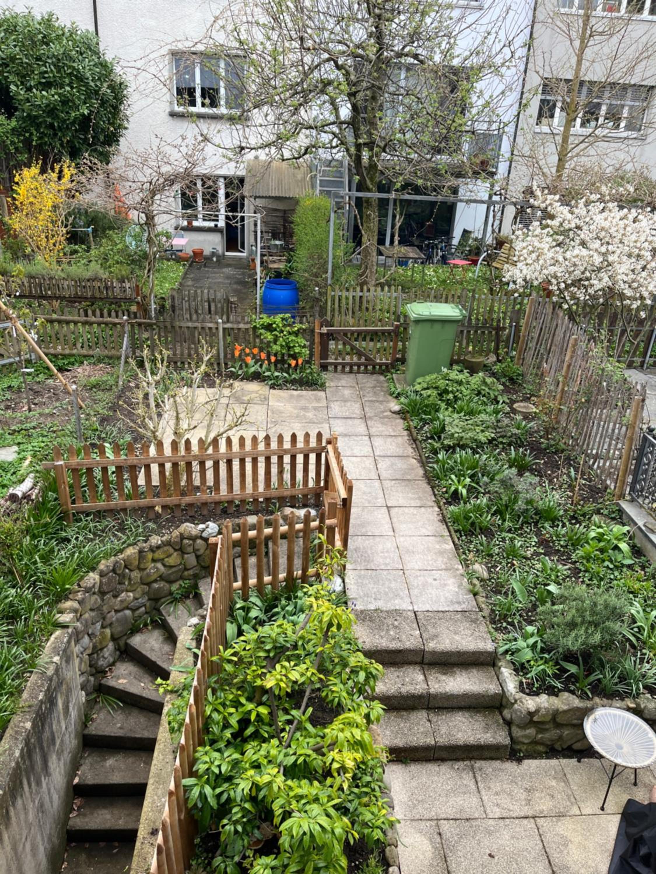 Letzigrund studio apartment with private garden