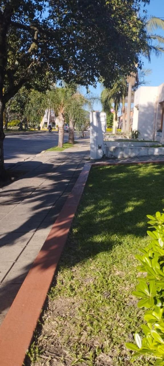 - Casa Jacarandá- quincho, garaje-consultá mascota -50 mts de la avenida principal