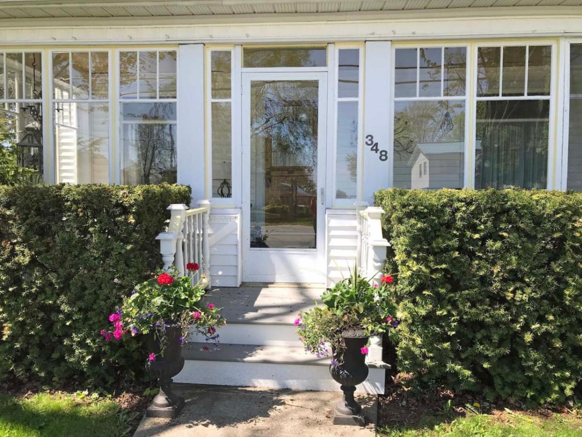 Gwyn Haven - Spacious Charming Century Home in Wellington