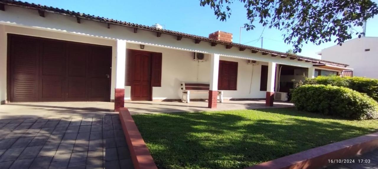 - Casa Jacarandá- quincho, garaje-consultá mascota -50 mts de la avenida principal