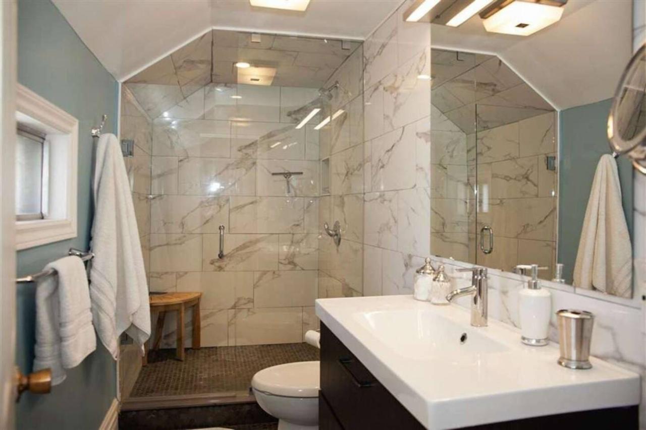 Gwyn Haven - Spacious Charming Century Home in Wellington