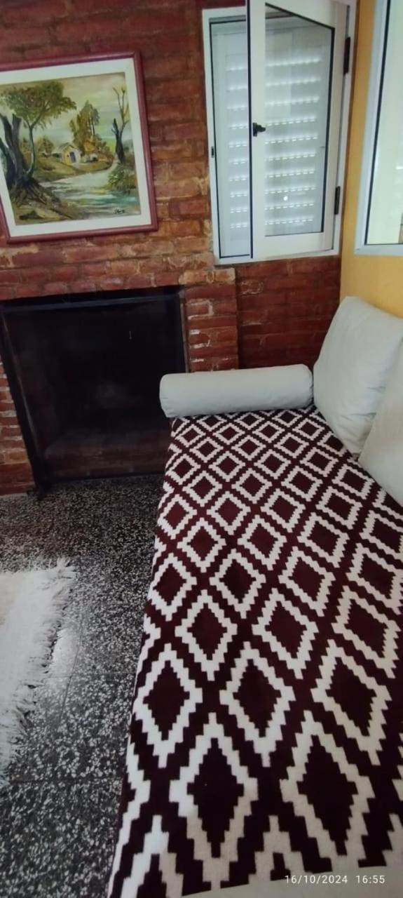 - Casa Jacarandá- quincho, garaje-consultá mascota -50 mts de la avenida principal