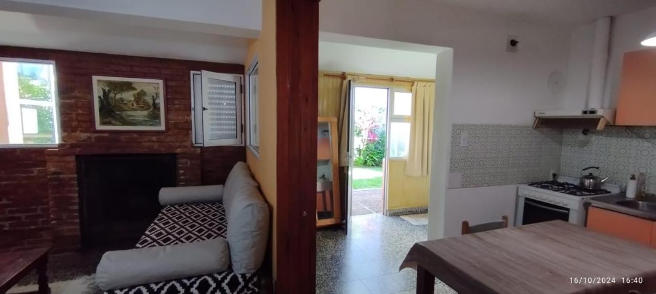 - Casa Jacarandá- quincho, garaje-consultá mascota -50 mts de la avenida principal
