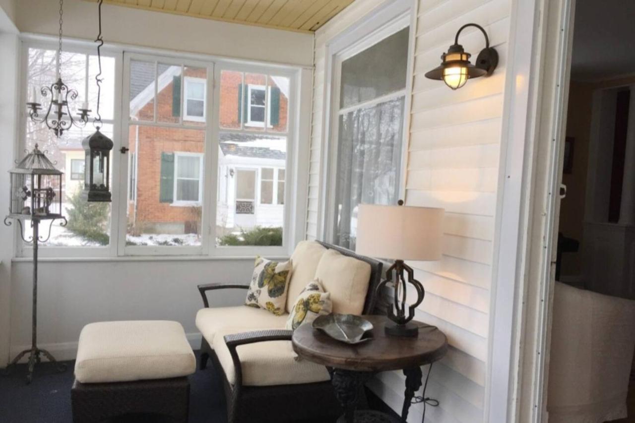 Gwyn Haven - Spacious Charming Century Home in Wellington