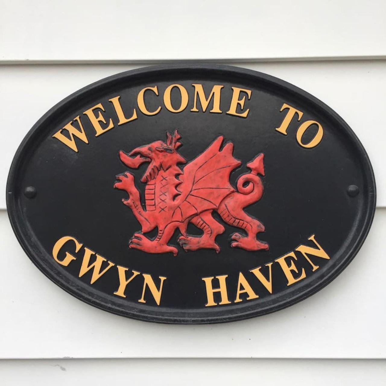 Gwyn Haven - Spacious Charming Century Home in Wellington