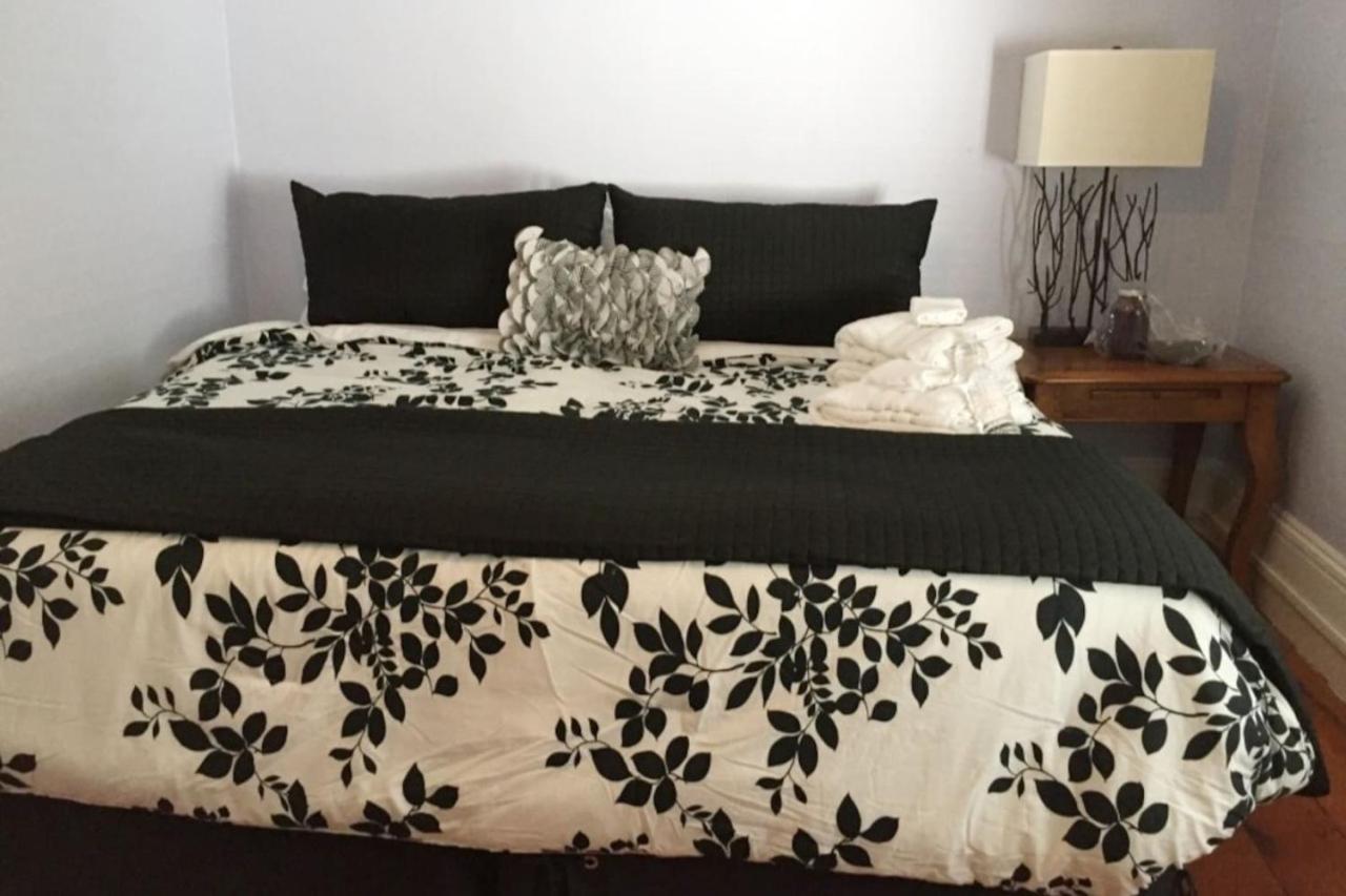 Gwyn Haven - Spacious Charming Century Home in Wellington