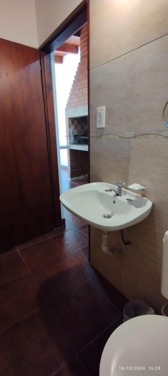 - Casa Jacarandá- quincho, garaje-consultá mascota -50 mts de la avenida principal