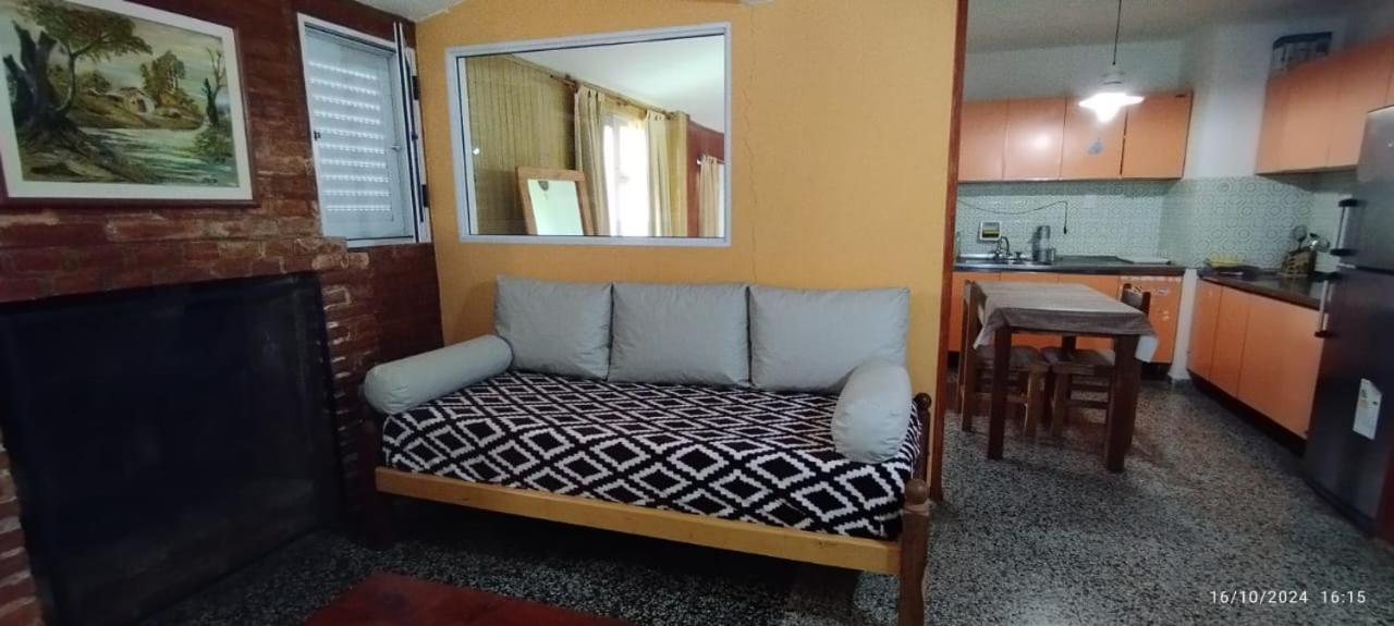 - Casa Jacarandá- quincho, garaje-consultá mascota -50 mts de la avenida principal