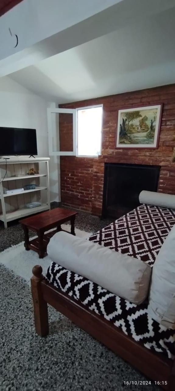 - Casa Jacarandá- quincho, garaje-consultá mascota -50 mts de la avenida principal