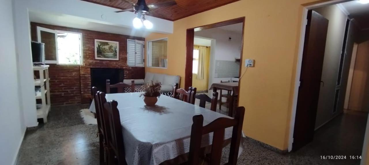 - Casa Jacarandá- quincho, garaje-consultá mascota -50 mts de la avenida principal