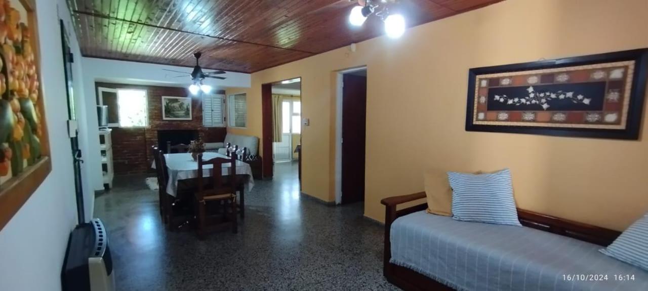 - Casa Jacarandá- quincho, garaje-consultá mascota -50 mts de la avenida principal