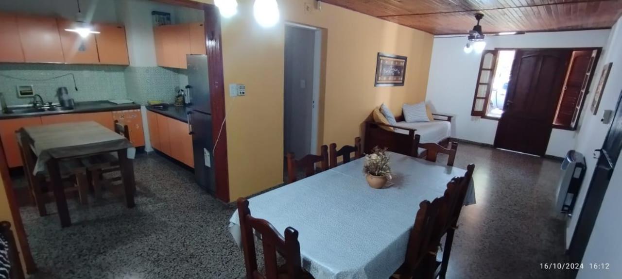 - Casa Jacarandá- quincho, garaje-consultá mascota -50 mts de la avenida principal