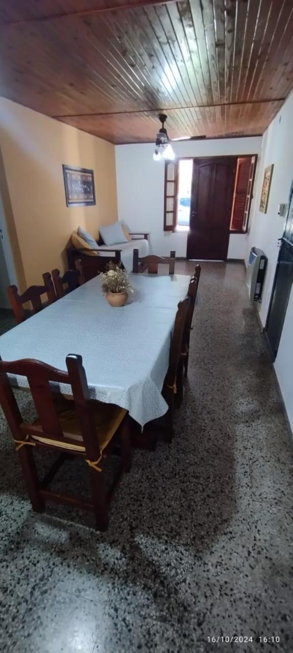 - Casa Jacarandá- quincho, garaje-consultá mascota -50 mts de la avenida principal