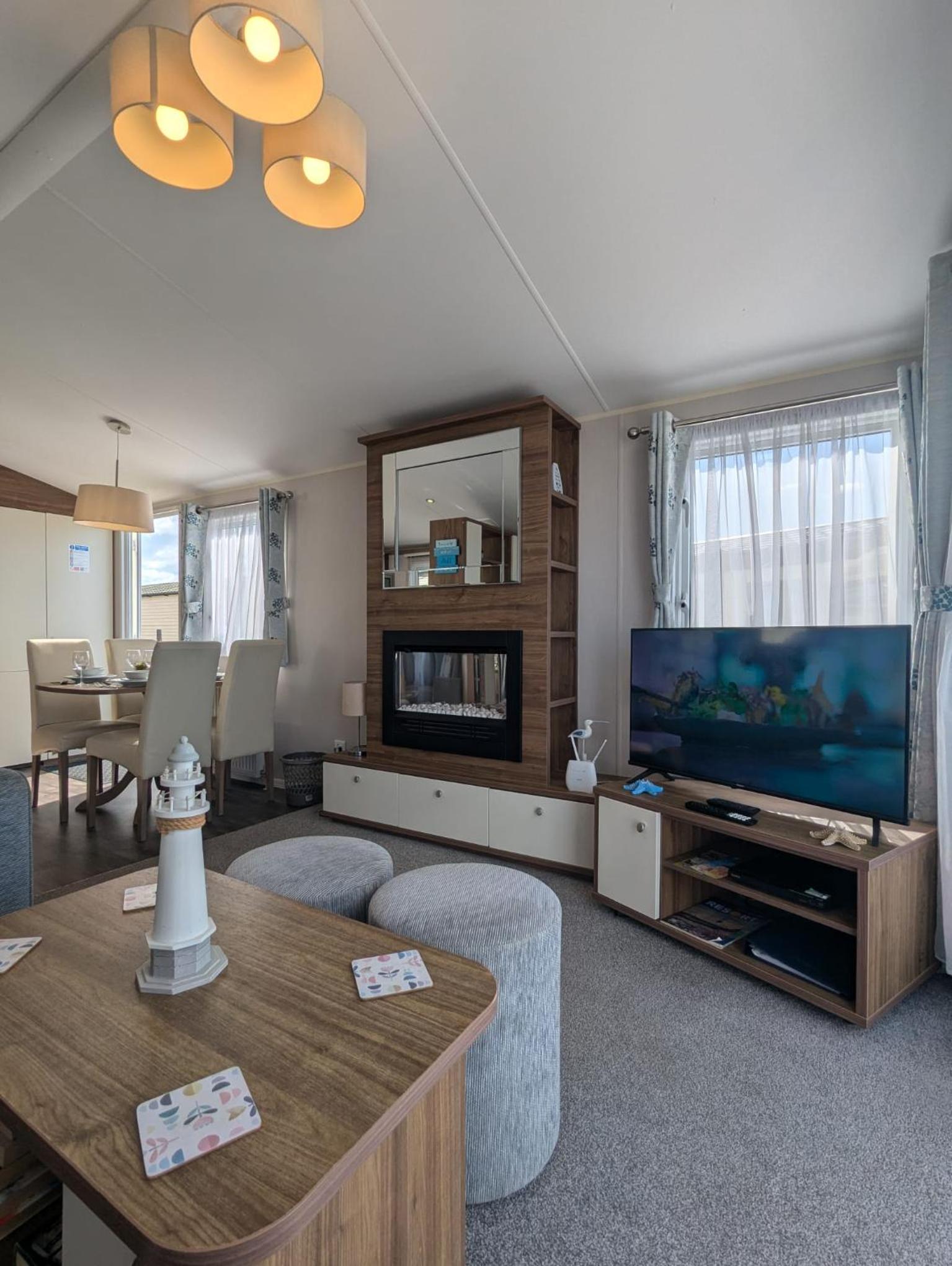 STYLISH HOLIDAY HOME WITH UNINTERRUPTED VIEWS OF THE FLEET LAGOON ON Haven LITTLESEA HOLIDAY PARK view 3