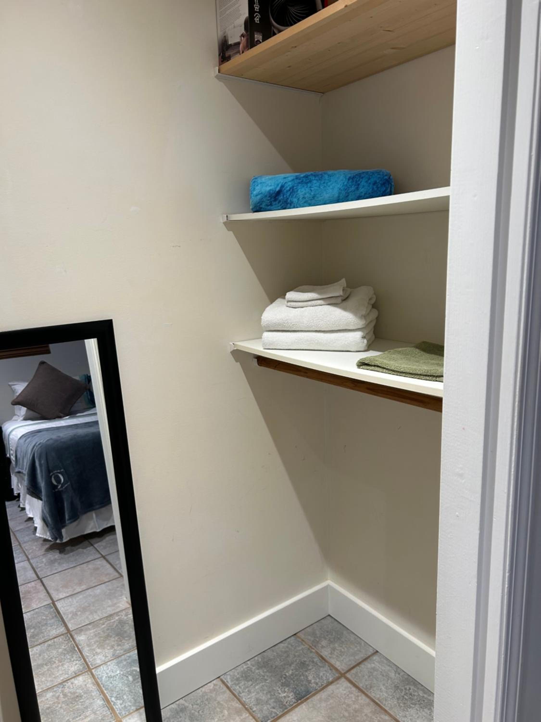Private Bedroom, Bathroom, Shared Outdoor Pool, Hot Tub