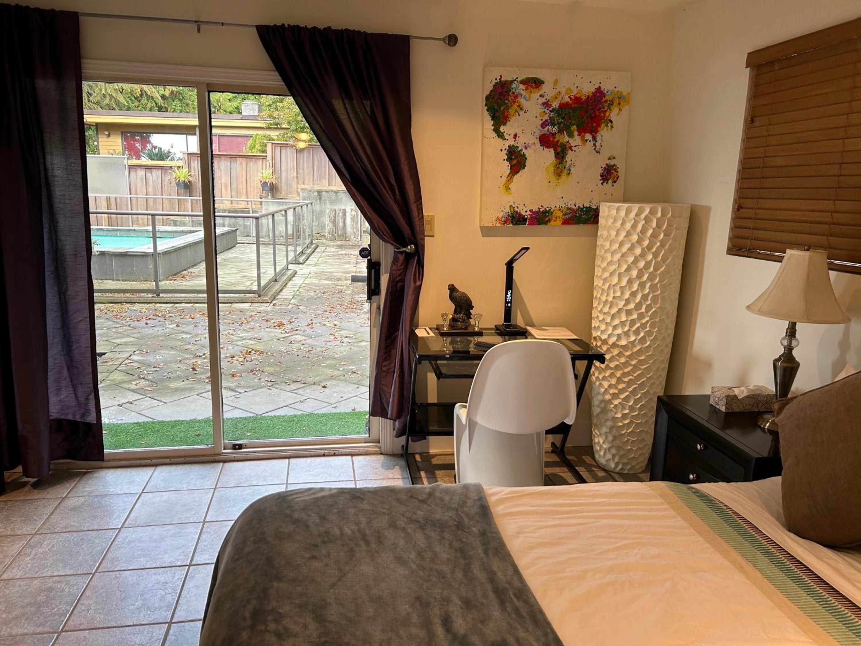 Private Bedroom, Bathroom, Shared Outdoor Pool, Hot Tub
