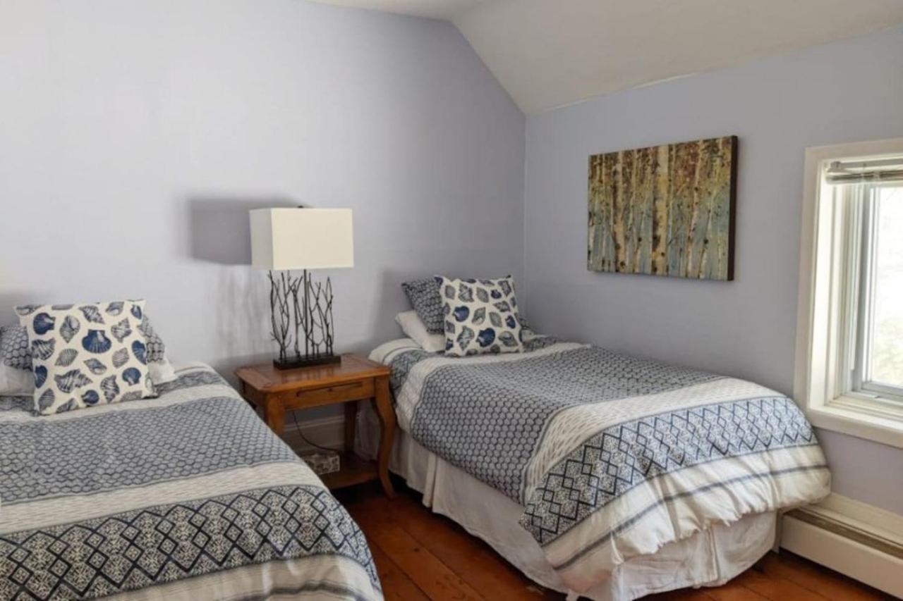 Gwyn Haven - Spacious Charming Century Home in Wellington