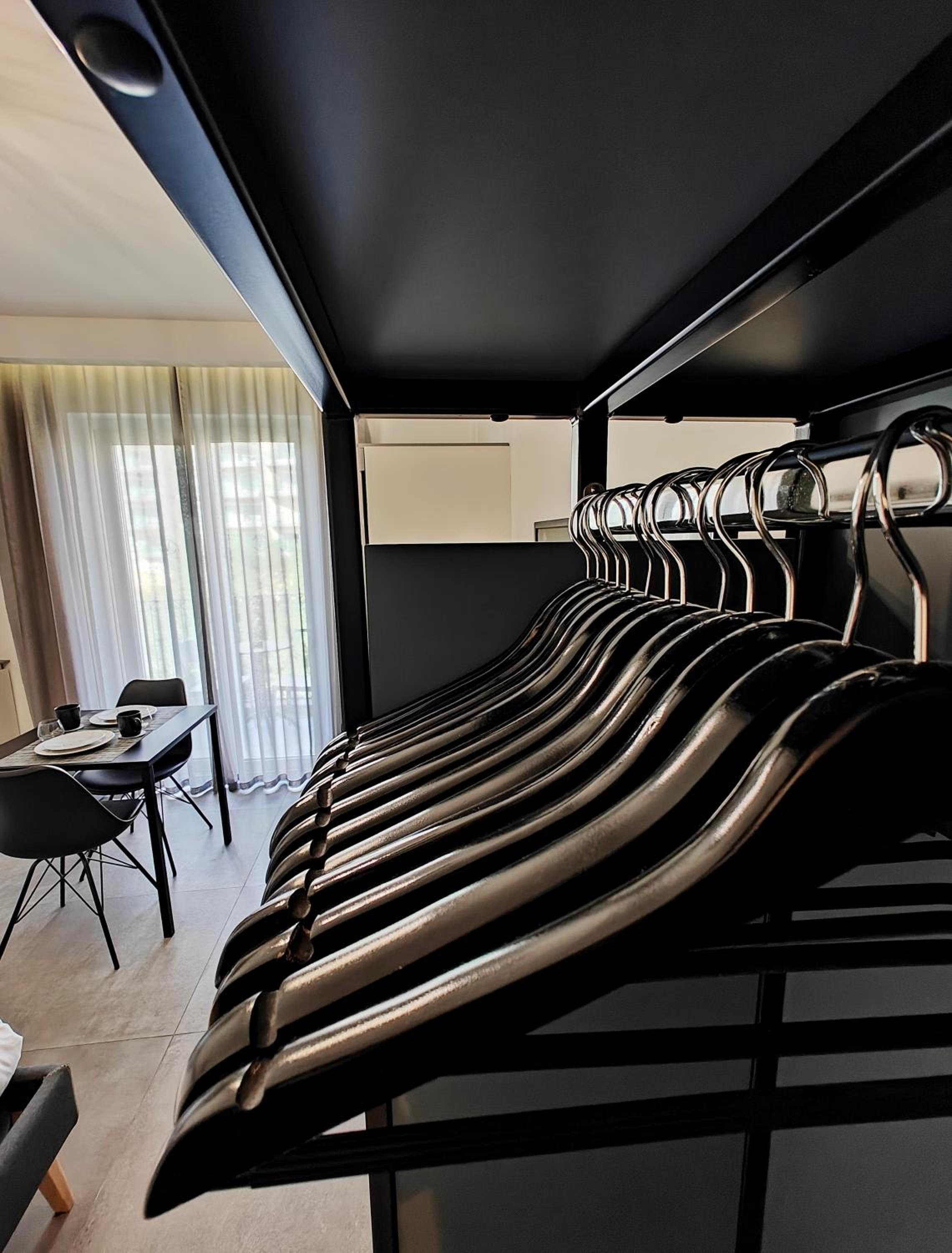 The Valley Room 6 with parking on premises photo 4