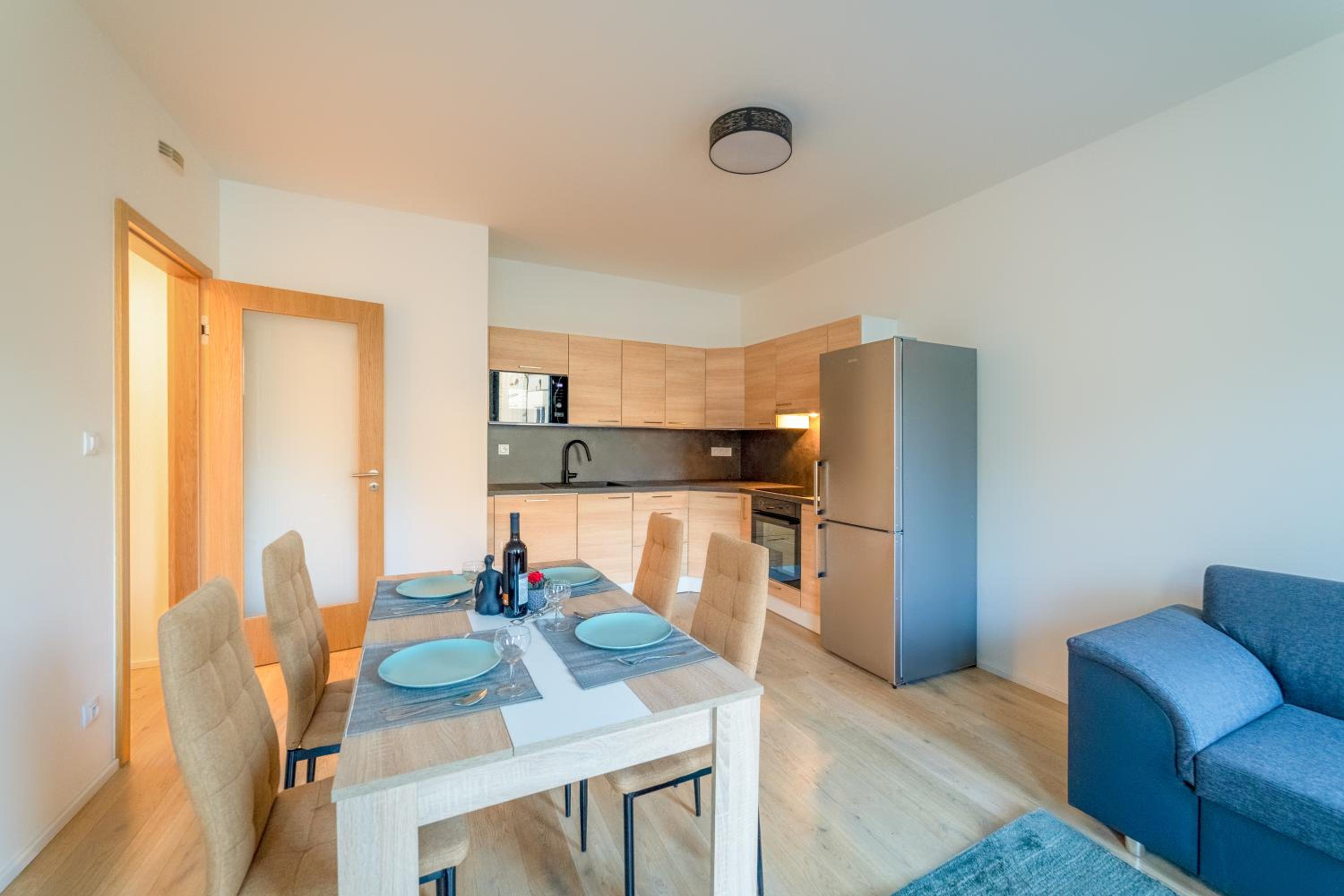 Premium Woodsy Apartment with Parking Garage by Rentez