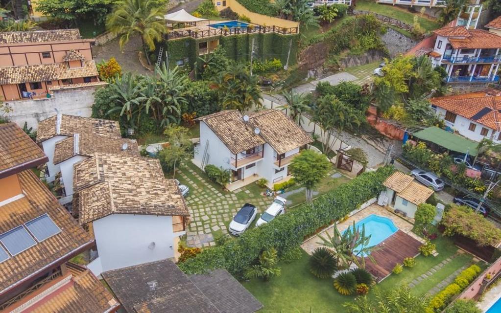 Casas Baepi em condomínio a 300m da praia