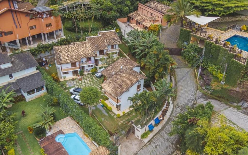 Casas Baepi em condomínio a 300m da praia