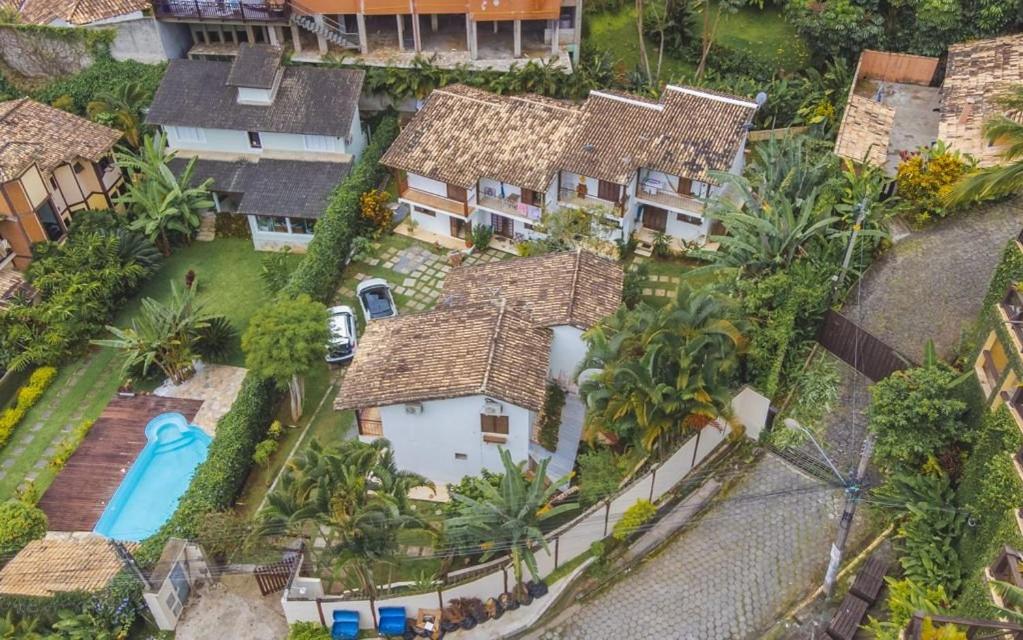 Casas Baepi em condomínio a 300m da praia