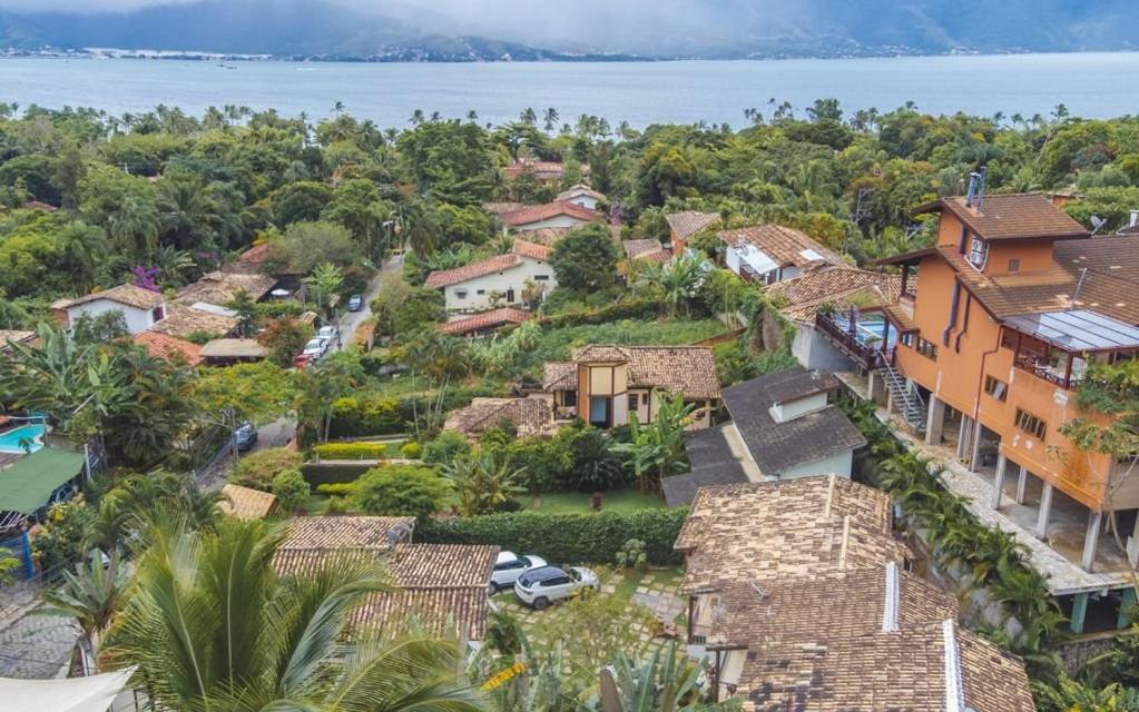 Casas Baepi em condomínio a 300m da praia