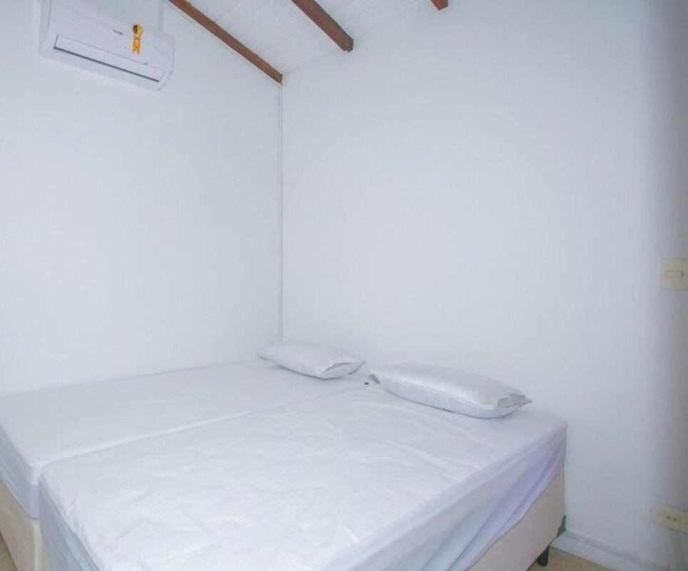 Casas Baepi em condomínio a 300m da praia