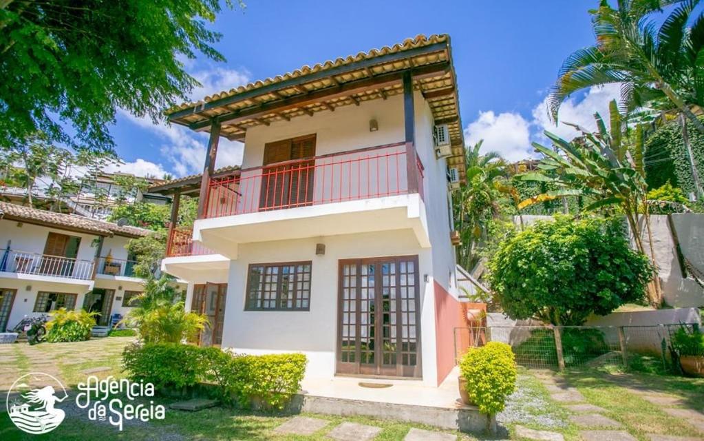 Casas Baepi em condomínio a 300m da praia