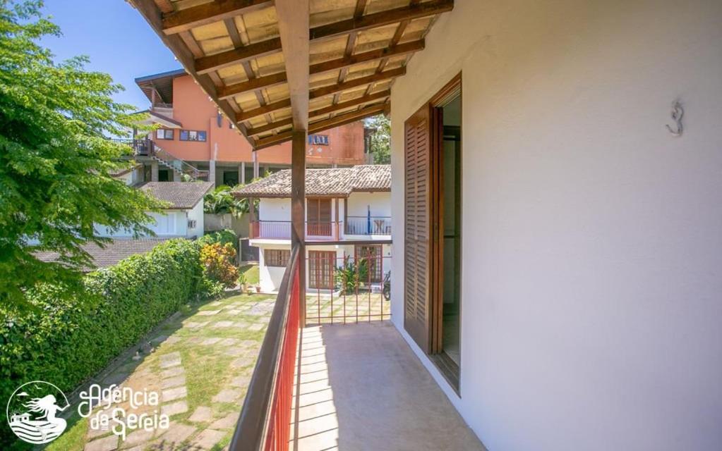 Casas Baepi em condomínio a 300m da praia