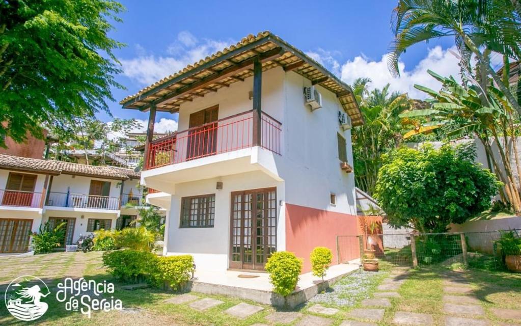 Casas Baepi em condomínio a 300m da praia