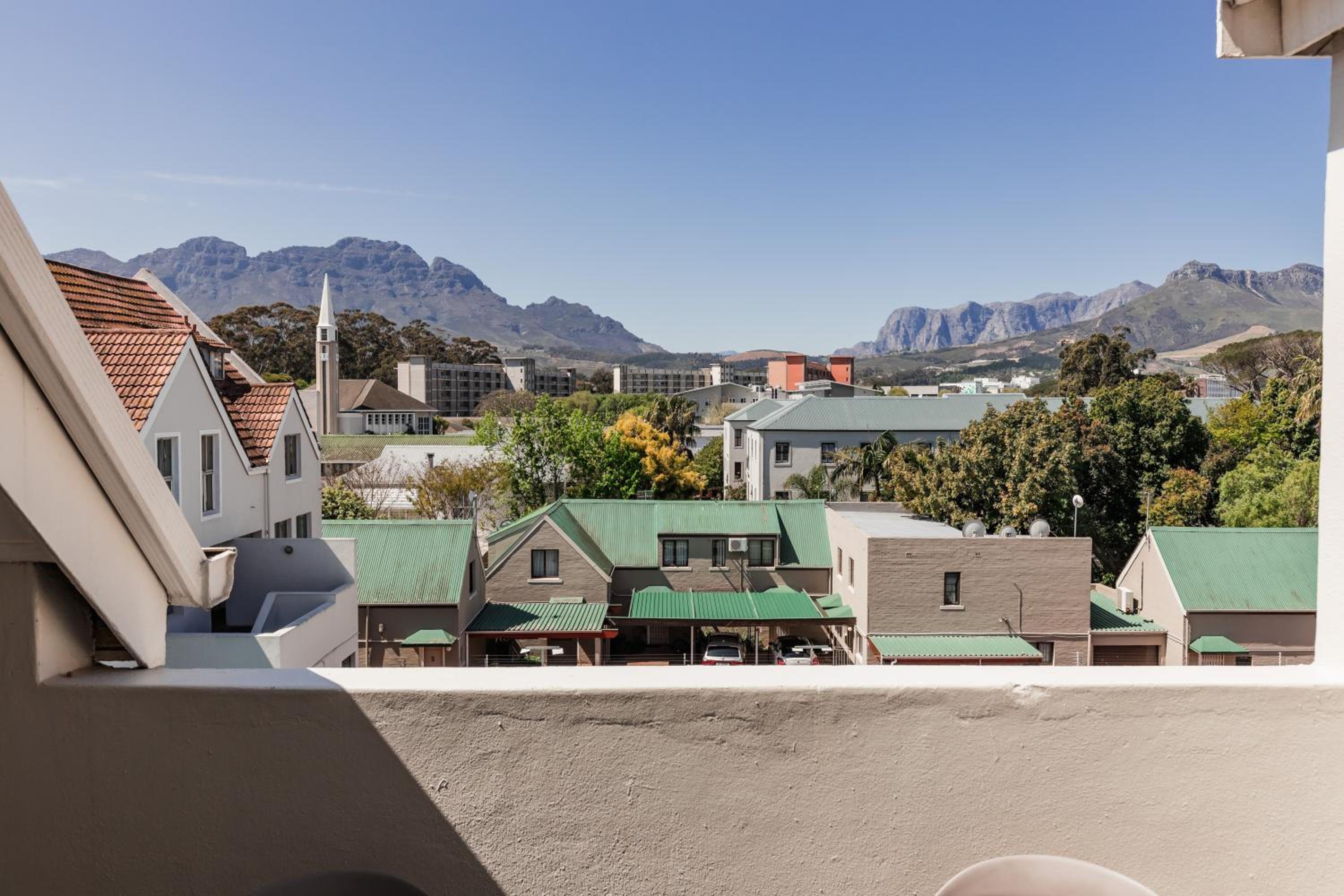 Silvertree Collective Spacious Central Apartment