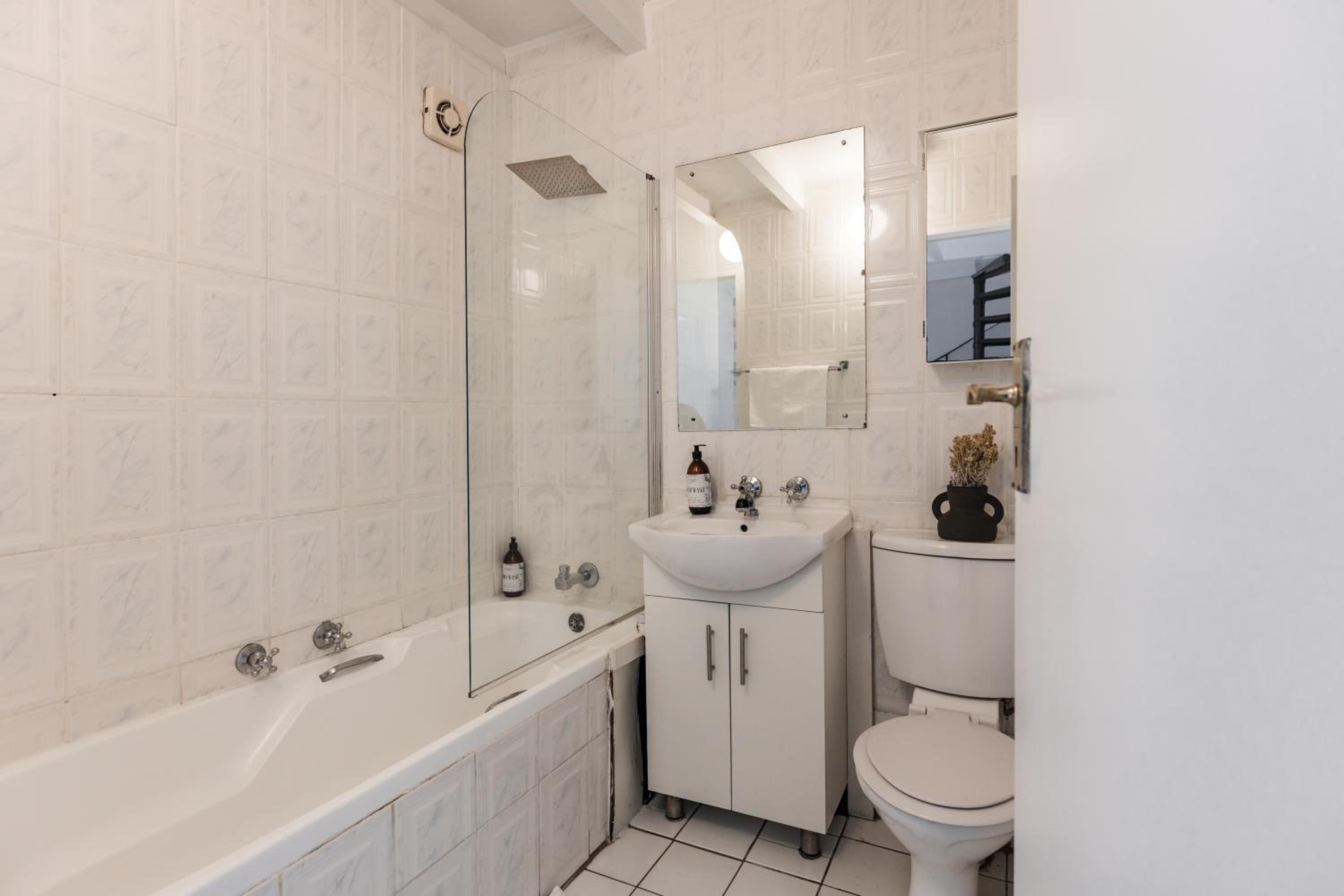 Silvertree Collective Spacious Central Apartment
