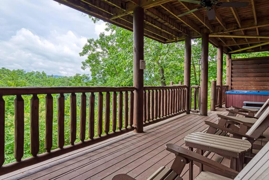 12 Bedrooms Mountain Views Theater Sleeps 56 view 3