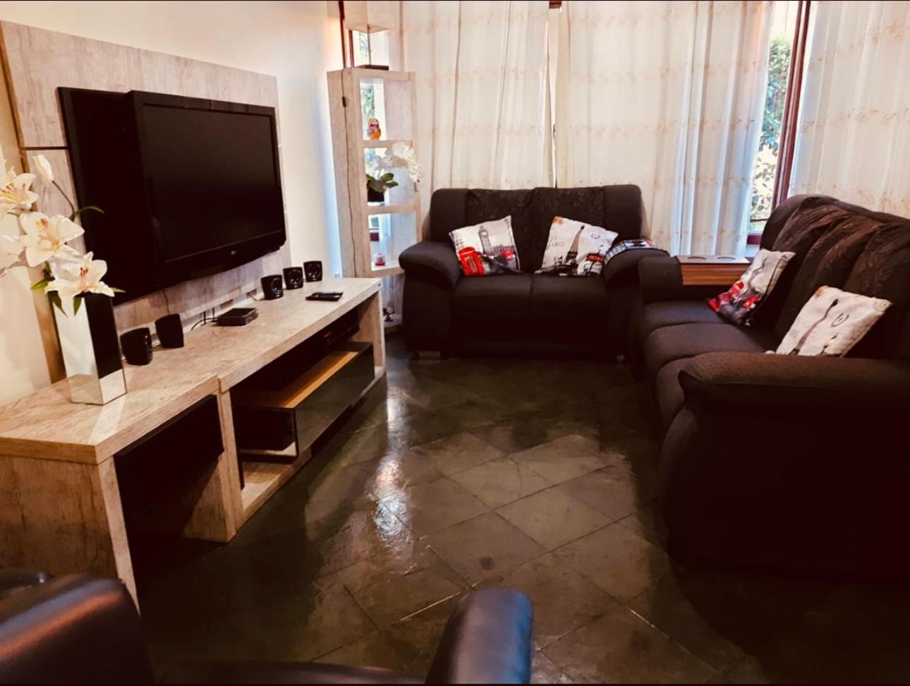 Casa 3 Quartos com Espaço Gourmet - Bairro Ferradura