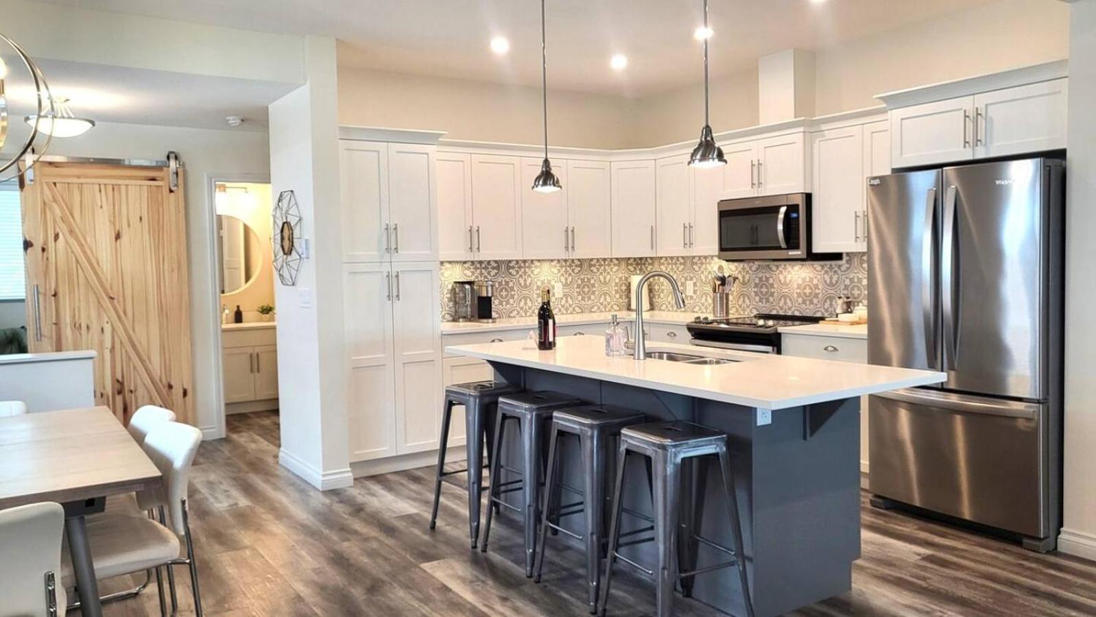 Large Modern Home At The Cottages #54