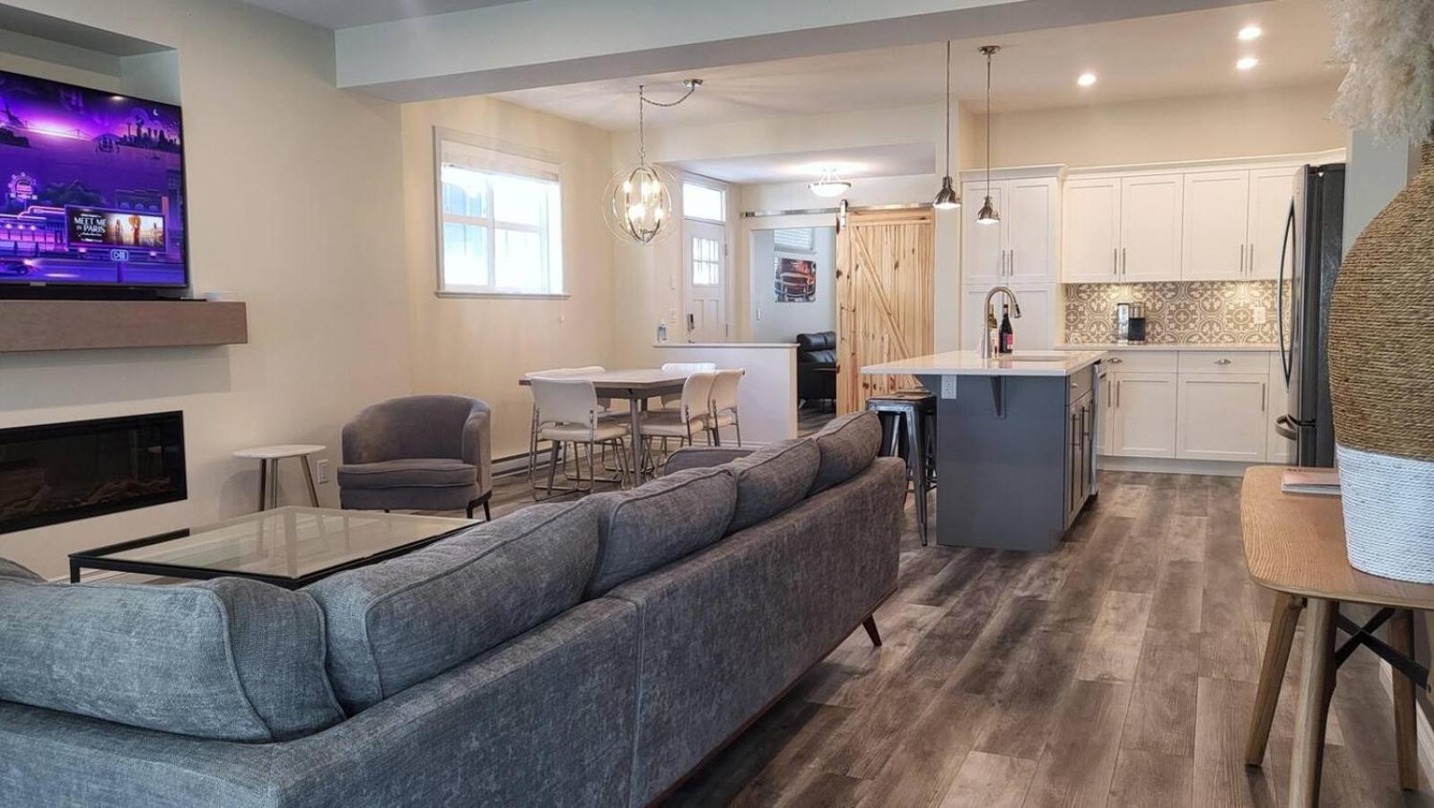 Large Modern Home At The Cottages #54