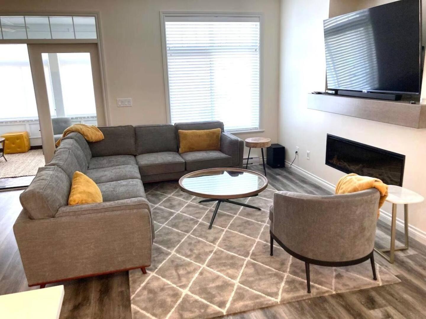 Large Modern Home At The Cottages #54