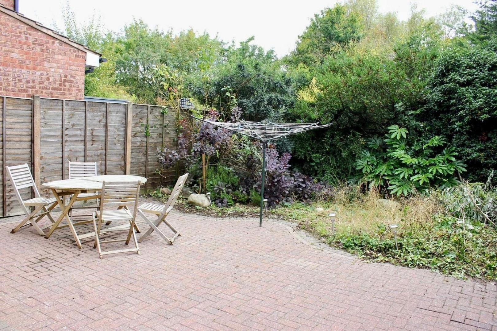 Cosy 2-Bedroom Home in Leamington Spa, Free WiFi & Free Parking view 4