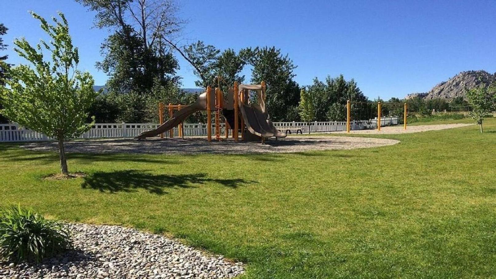 Sunrock Meadow Cottage On Osoyoos Lake