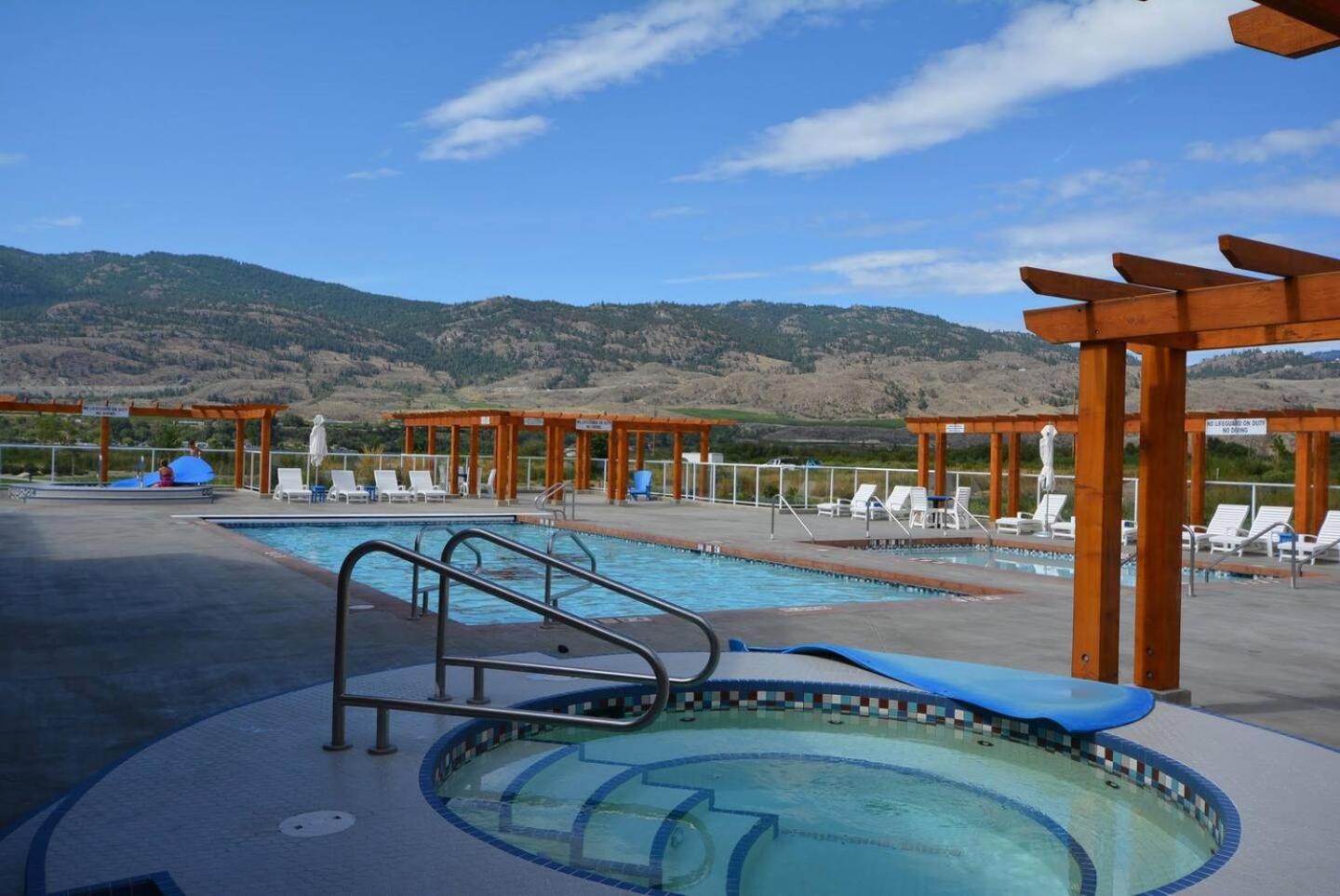 Sunrock Meadow Cottage On Osoyoos Lake