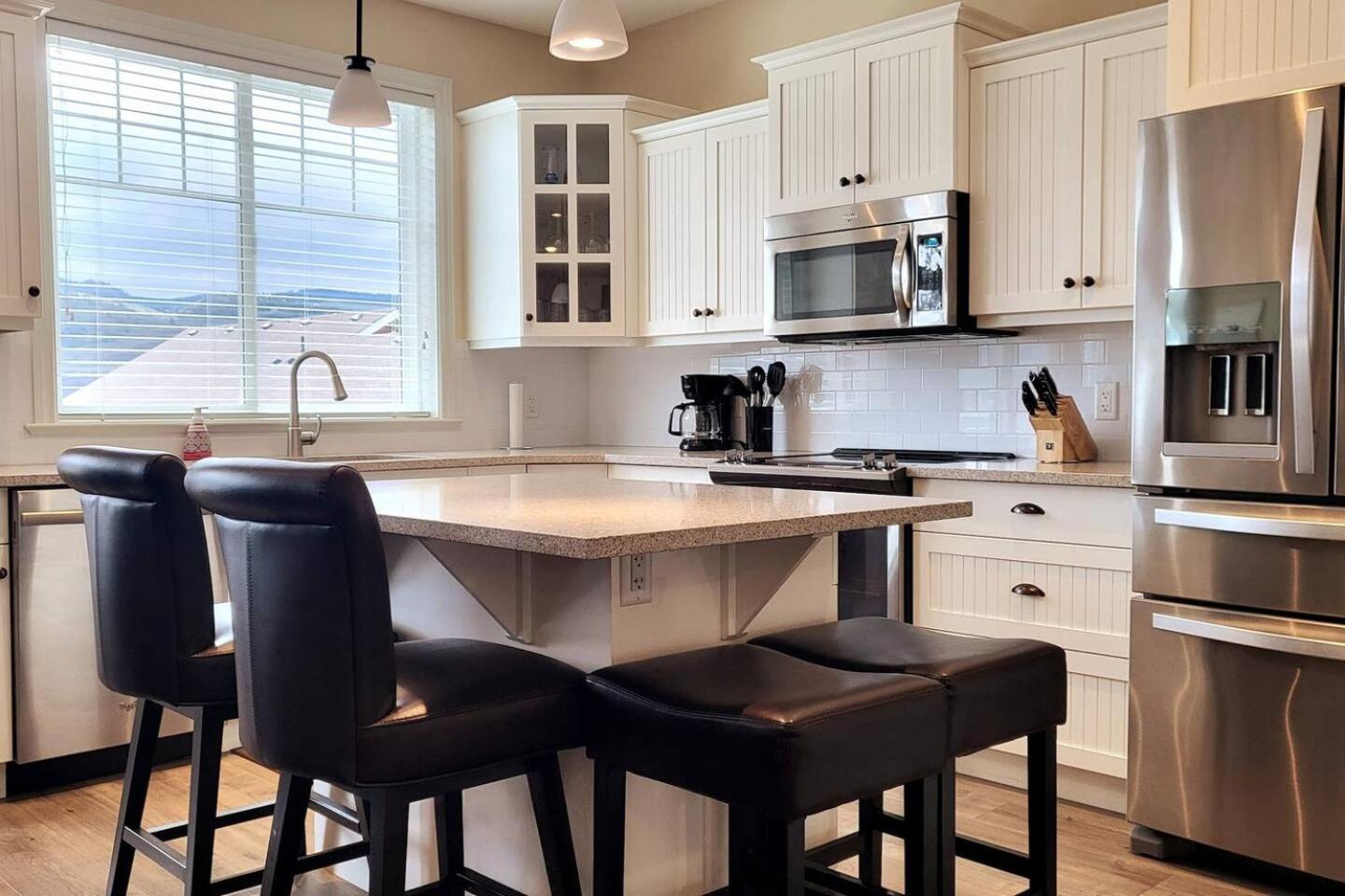 Spacious Bordeaux Cottage With Golf Cart #191