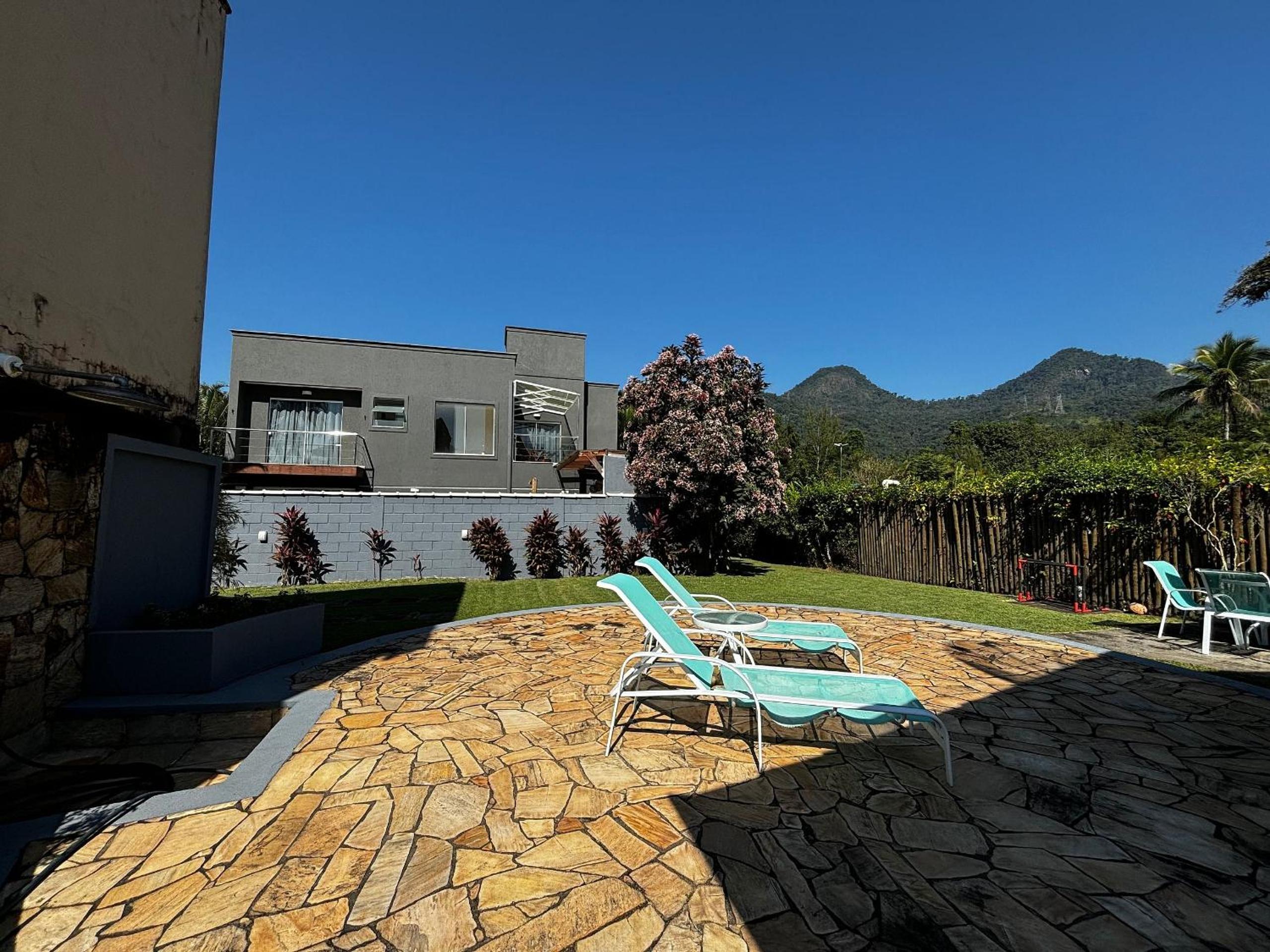 Casa em condomínio Luxuoso de Angra dos Reis que comporta até 8 pessoas.