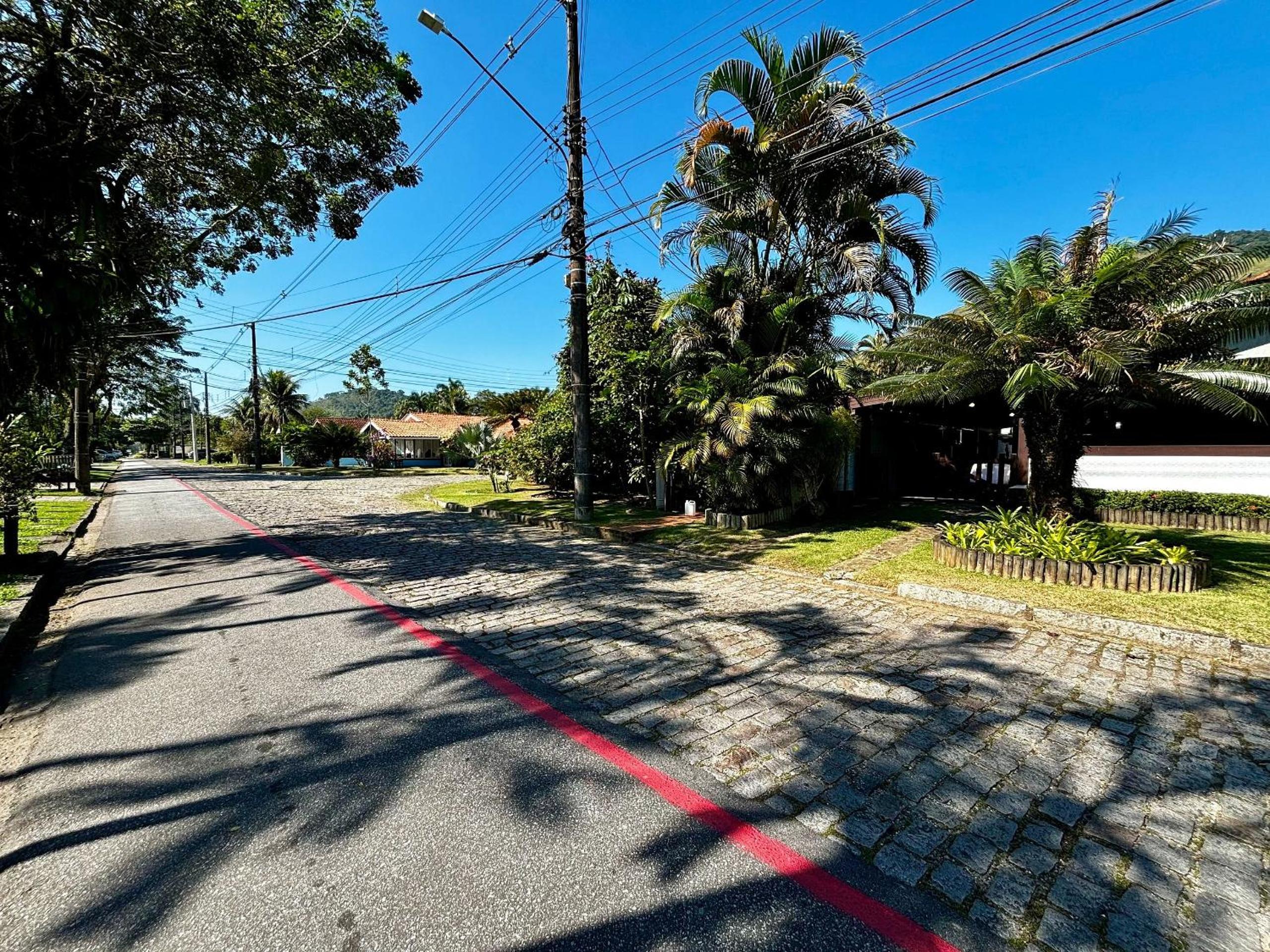 Casa em condomínio Luxuoso de Angra dos Reis que comporta até 8 pessoas.