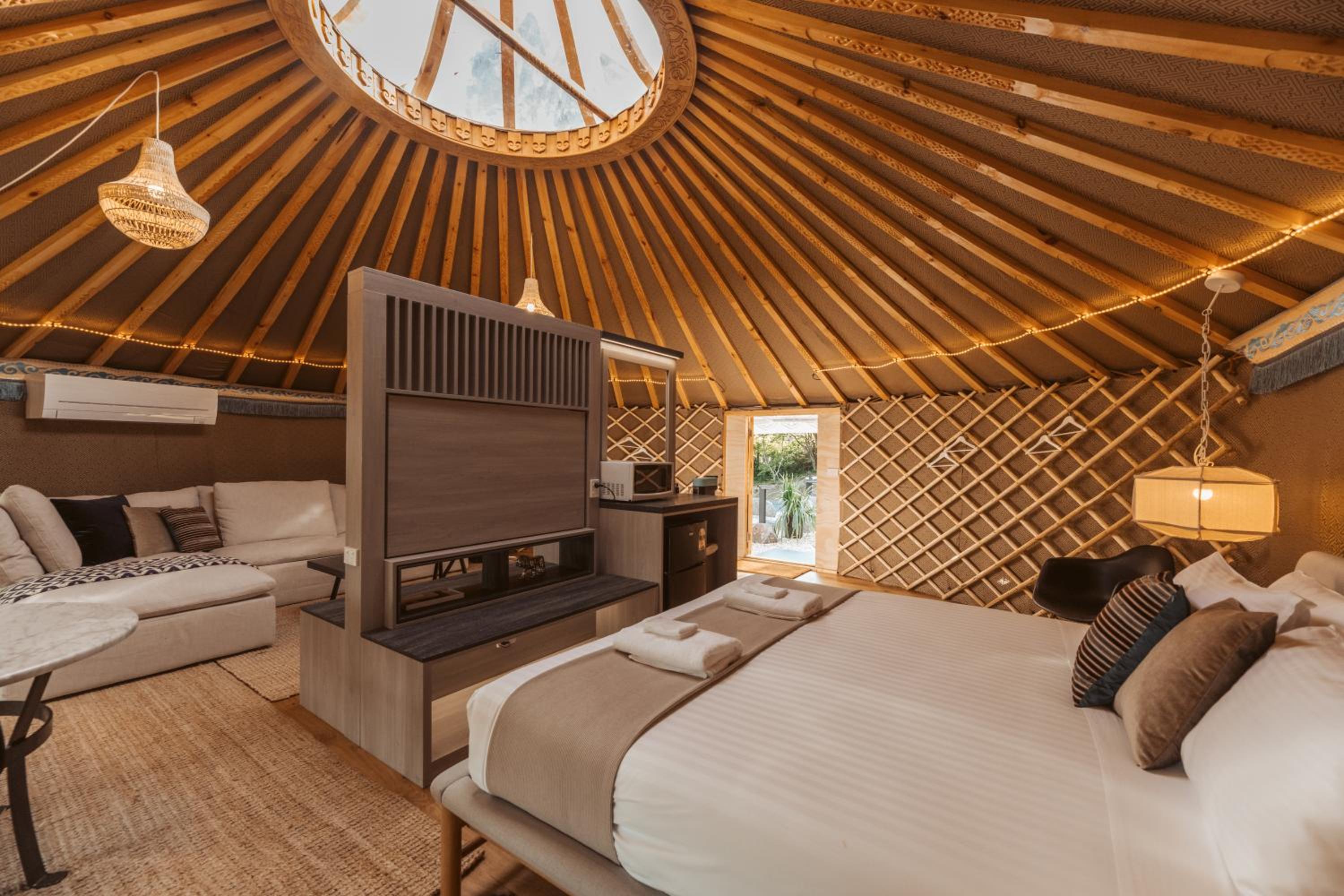 Warburton Stays Everybody's Yurt