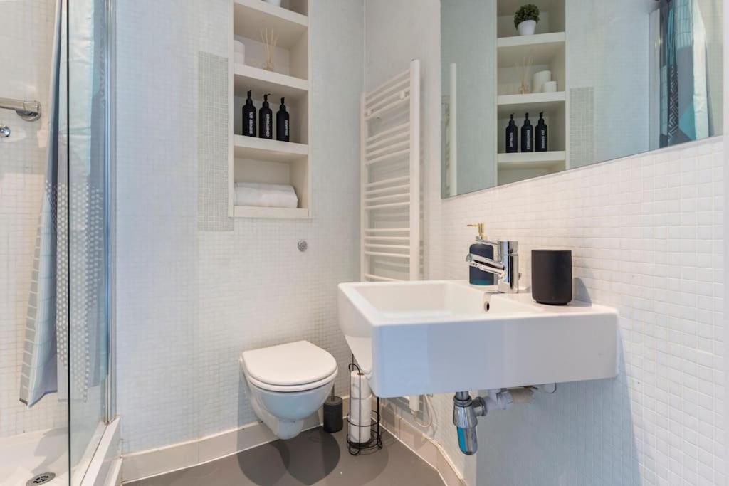 Luxury Rotunda Studio with FREE Voucher in New Street view 3