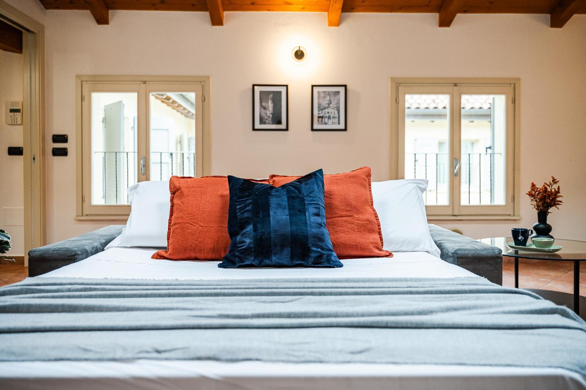 Casa Luce - bright, stylish and central photo 4