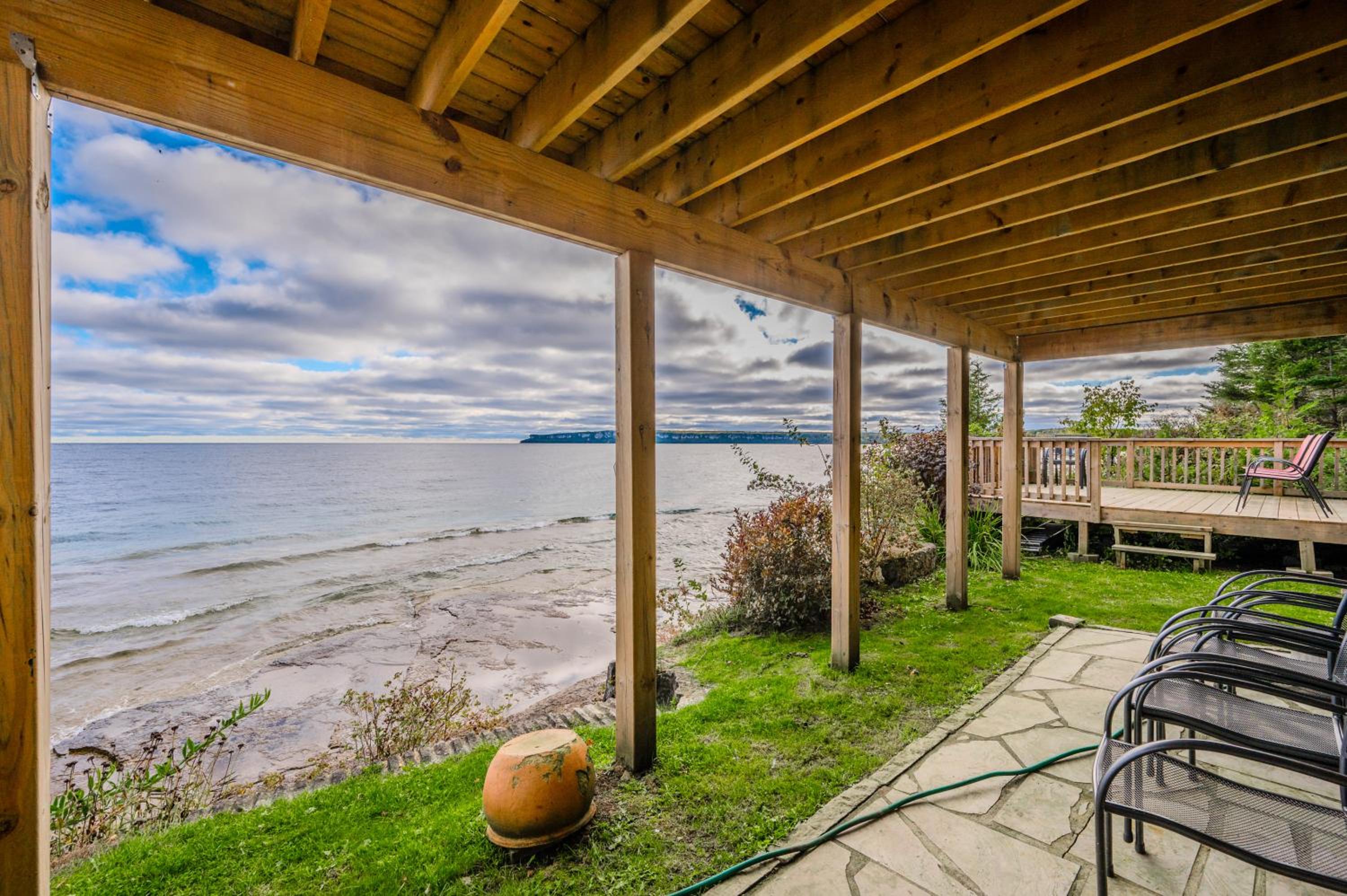 Private Waterfront Escape