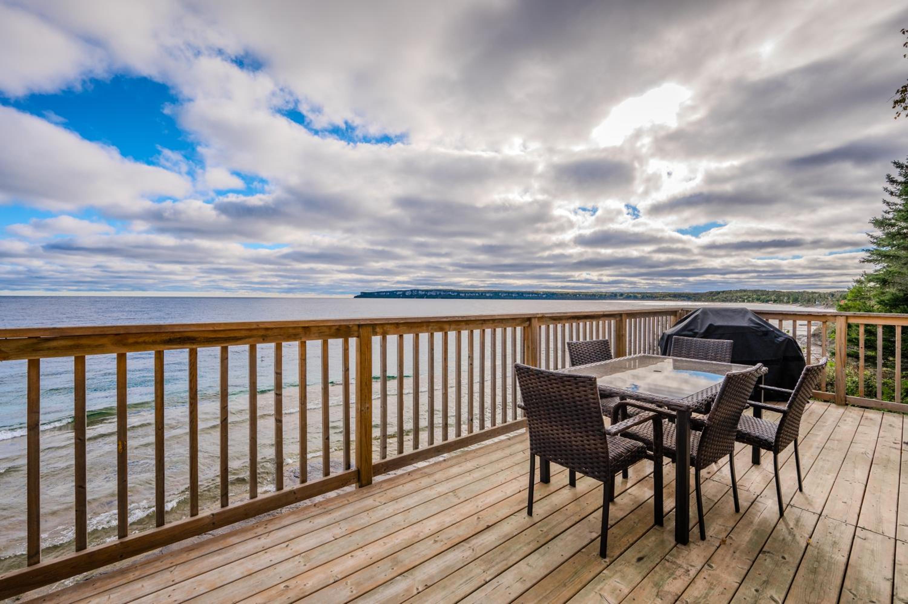 Private Waterfront Escape