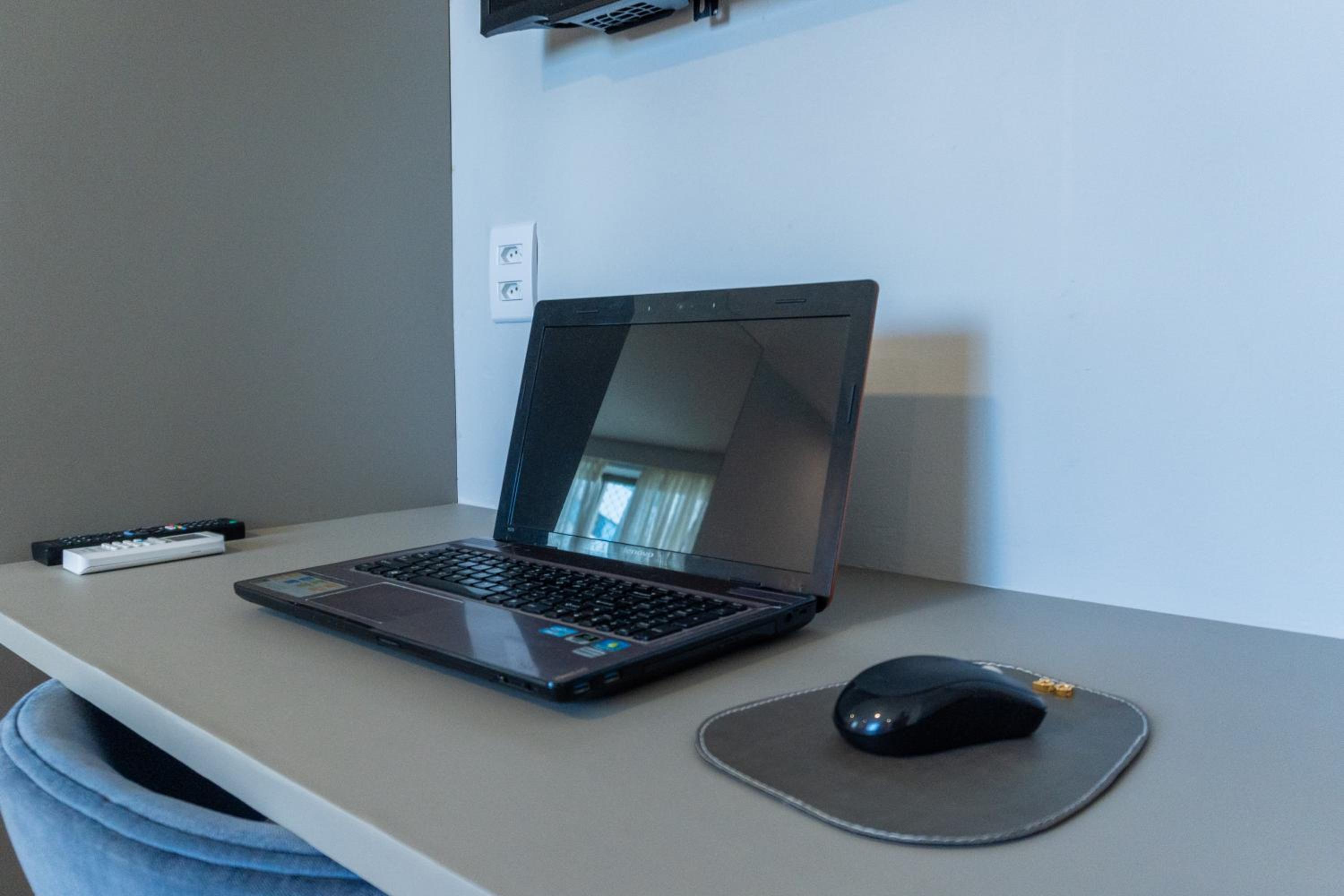 Flat Quarto e Sala, 400 metros da Praia de Boa Viagem, com Piscina, Wi-Fi 220Mbps